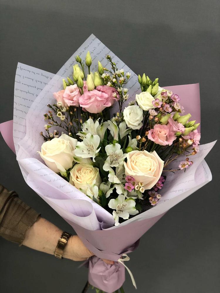 Букет цветов из: Альстромерии, Розы и Лизиантусы в Зырянском