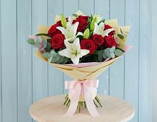 Букет цветов из:  Лилии и Розы в Зырянском