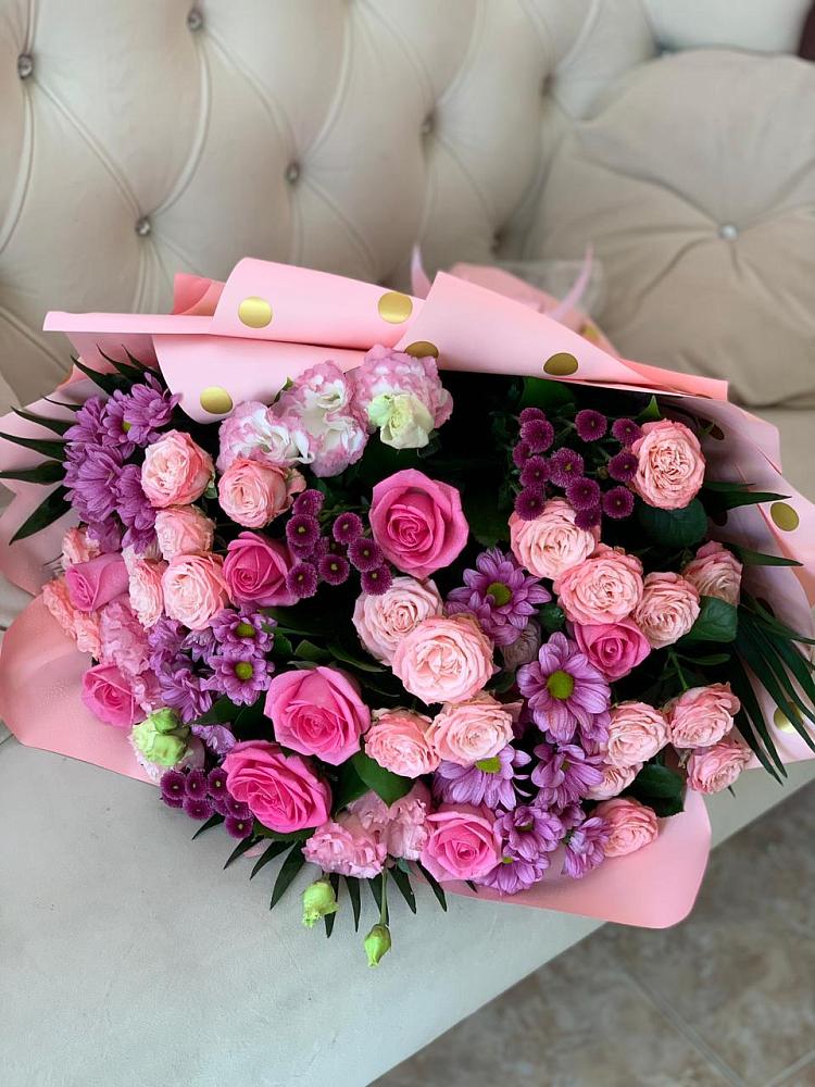 Букет цветов из: Хризантемы, Розы и Лизиантусы в Зырянском