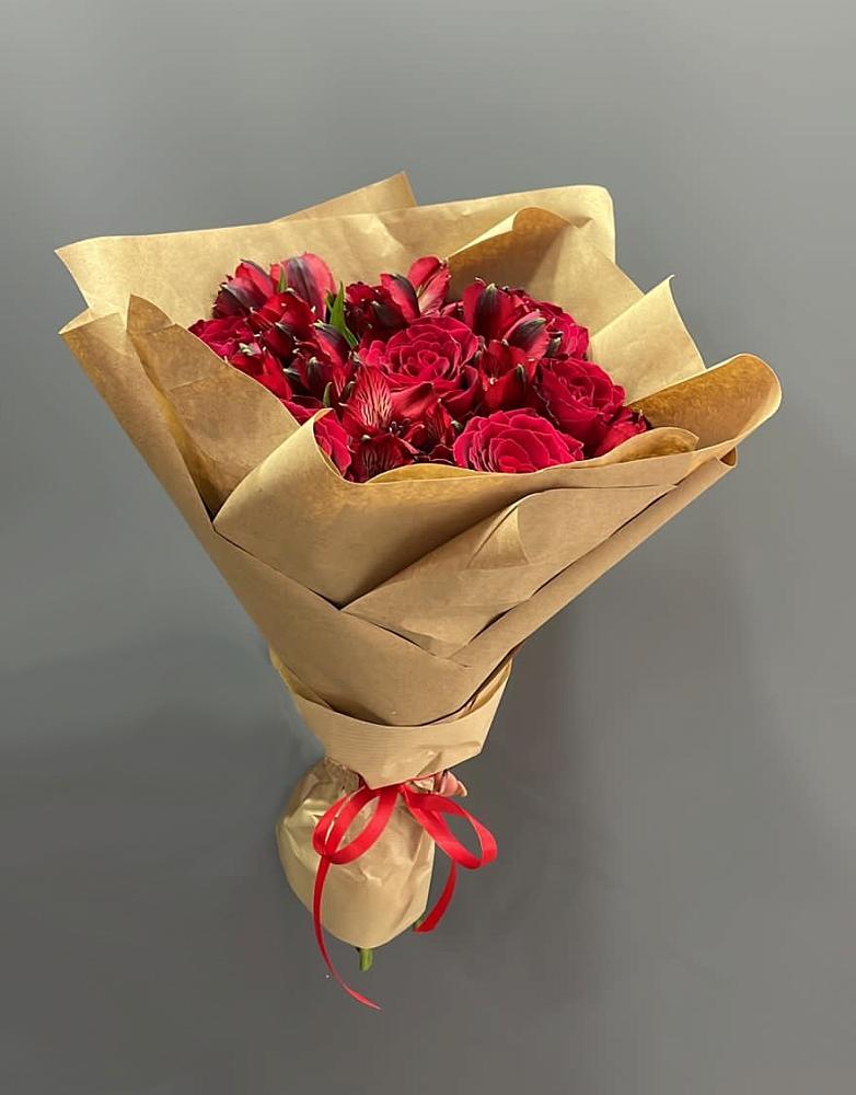 Букет цветов из: Альстромерии и Розы в Зырянском