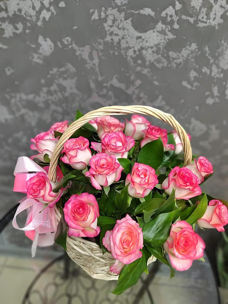 Цветочная композиция из Розы в корзине в Зырянском
