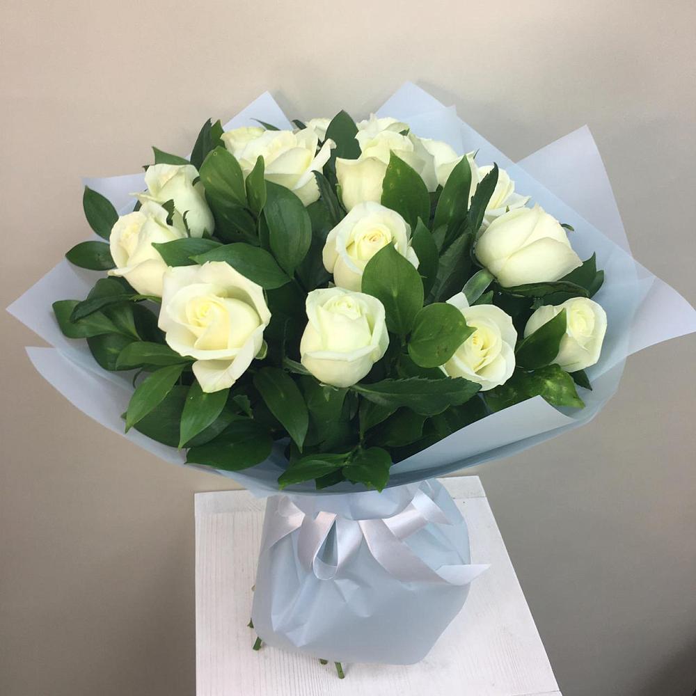 Букет 15 Белых роз Проуд в Зырянском