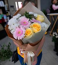 Букет цветов из:  Герберы, Розы и Хризантемы в Зырянском