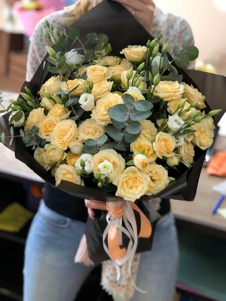 Букет цветов из: Розы и Лизиантусы в Зырянском