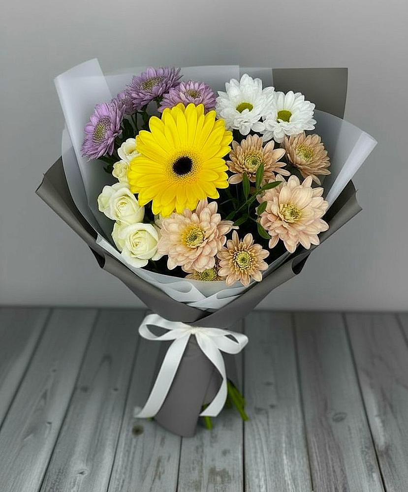Букет цветов из: Розы, Герберы и Хризантемы в Зырянском