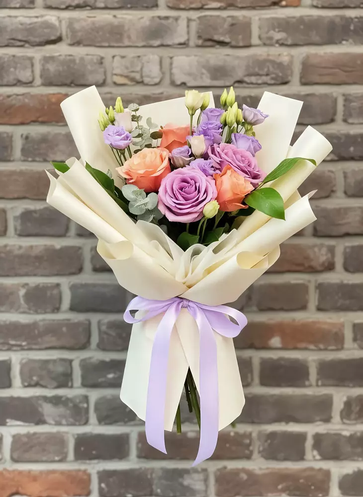 Букет цветов из: Лизиантусы и Розы в Зырянском