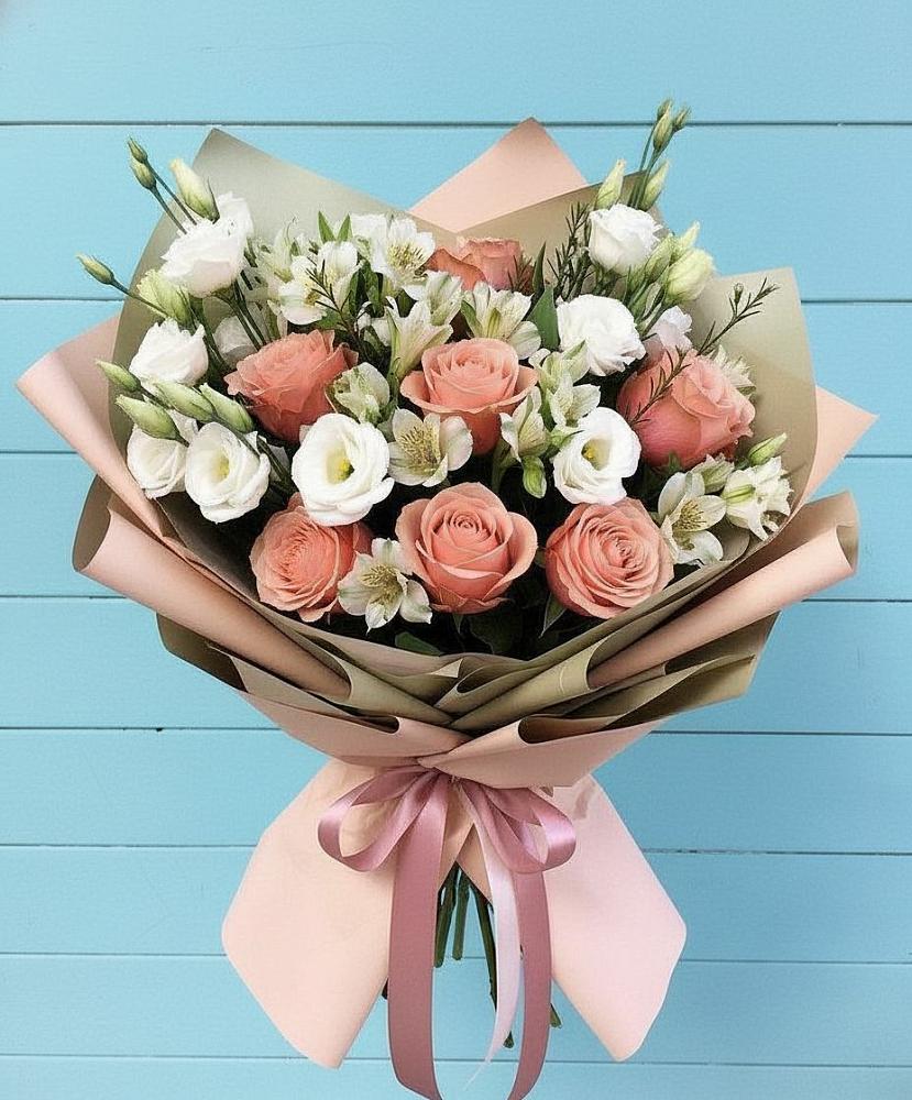 Букет цветов из: Розы, Альстромерии и Лизиантусы в Зырянском