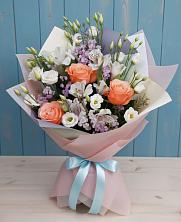 Букет цветов из:  Лизиантусы, Розы, Альстромерии и Гипсофила в Зырянском