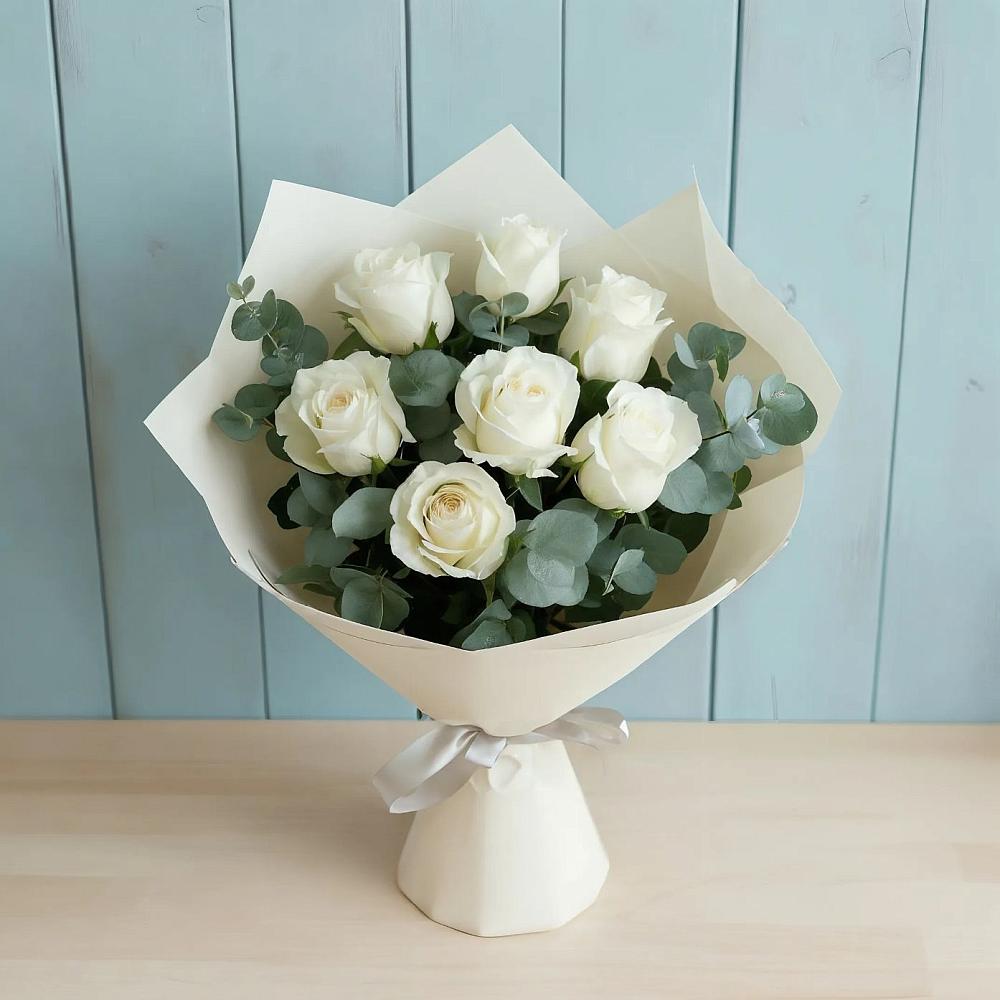 Букет Белые розы в Эвкалипте в Зырянском