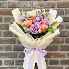 Букет цветов из:  Лизиантусы и Розы в Зырянском