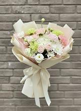 Букет цветов из:  Гвоздики, Розы, Лизиантусы и Хризантемы в Зырянском