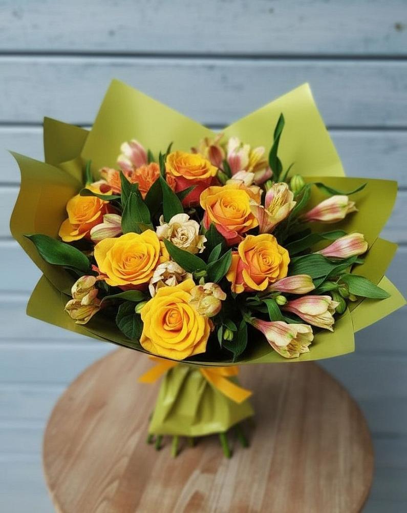 Букет цветов из: Альстромерии и Розы в Зырянском