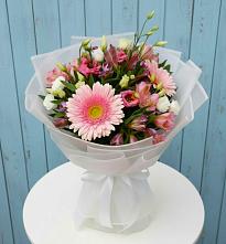 Букет цветов из:  Герберы, Альстромерии и Лизиантусы #REPLACE_PRED# Зырянском