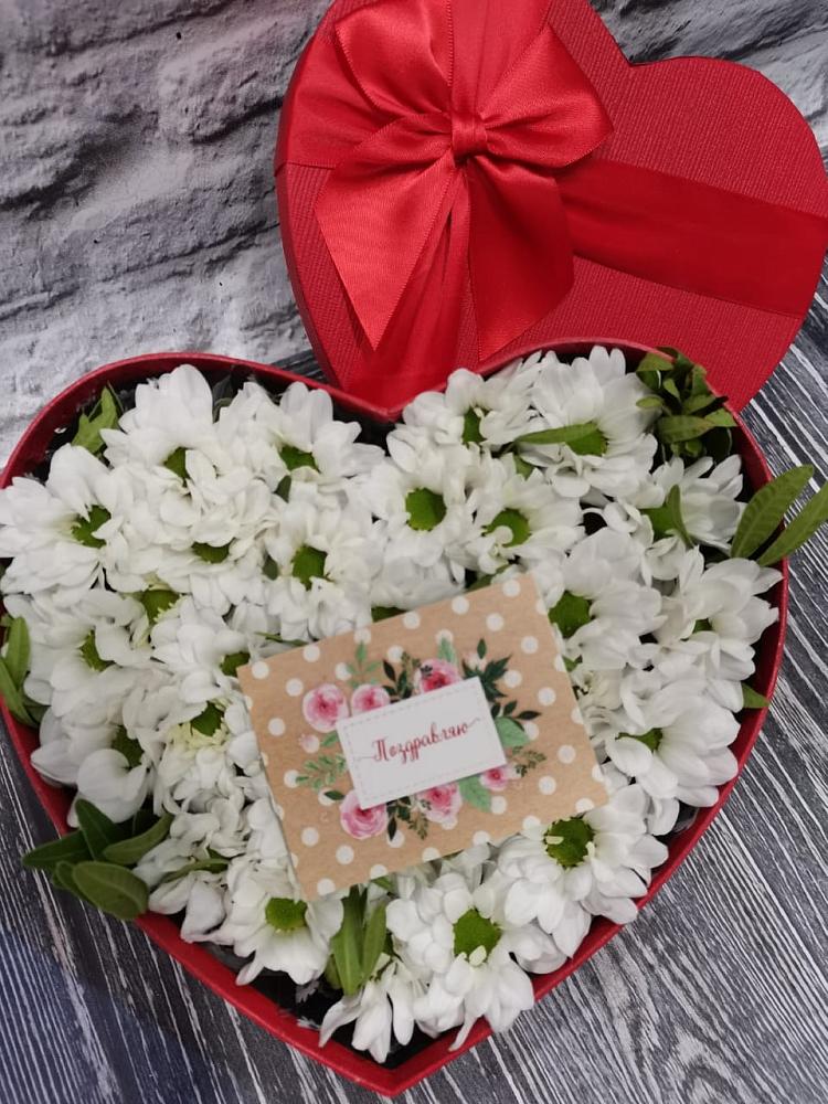 Цветочная композиция из Хризантемы в виде сердца в Зырянском