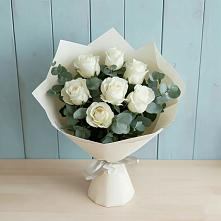 Букет Белые розы в Эвкалипте в Зырянском