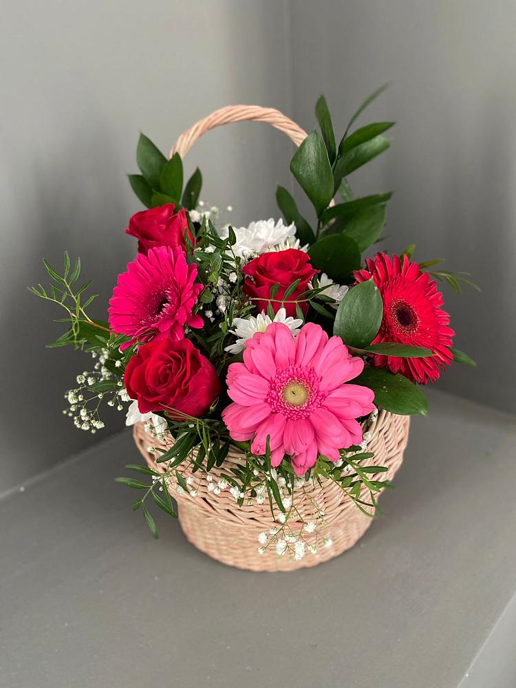 Цветочная композиция из Розы, Хризантемы и Герберы в корзине в Зырянском