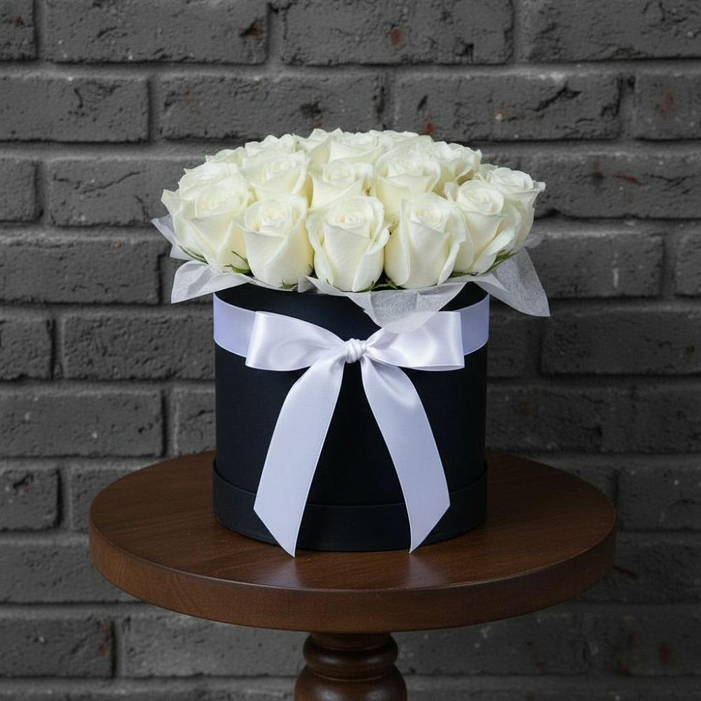 Цветочная композиция из Розы в шляпной коробке в Зырянском