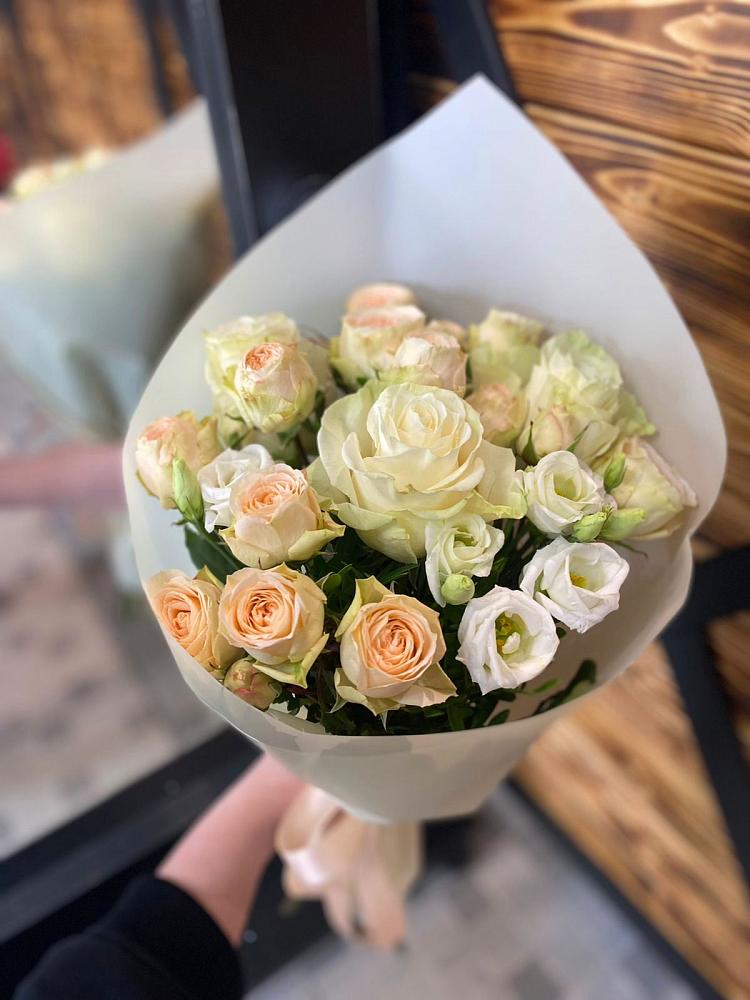 Букет цветов из: Розы и Лизиантусы в Зырянском