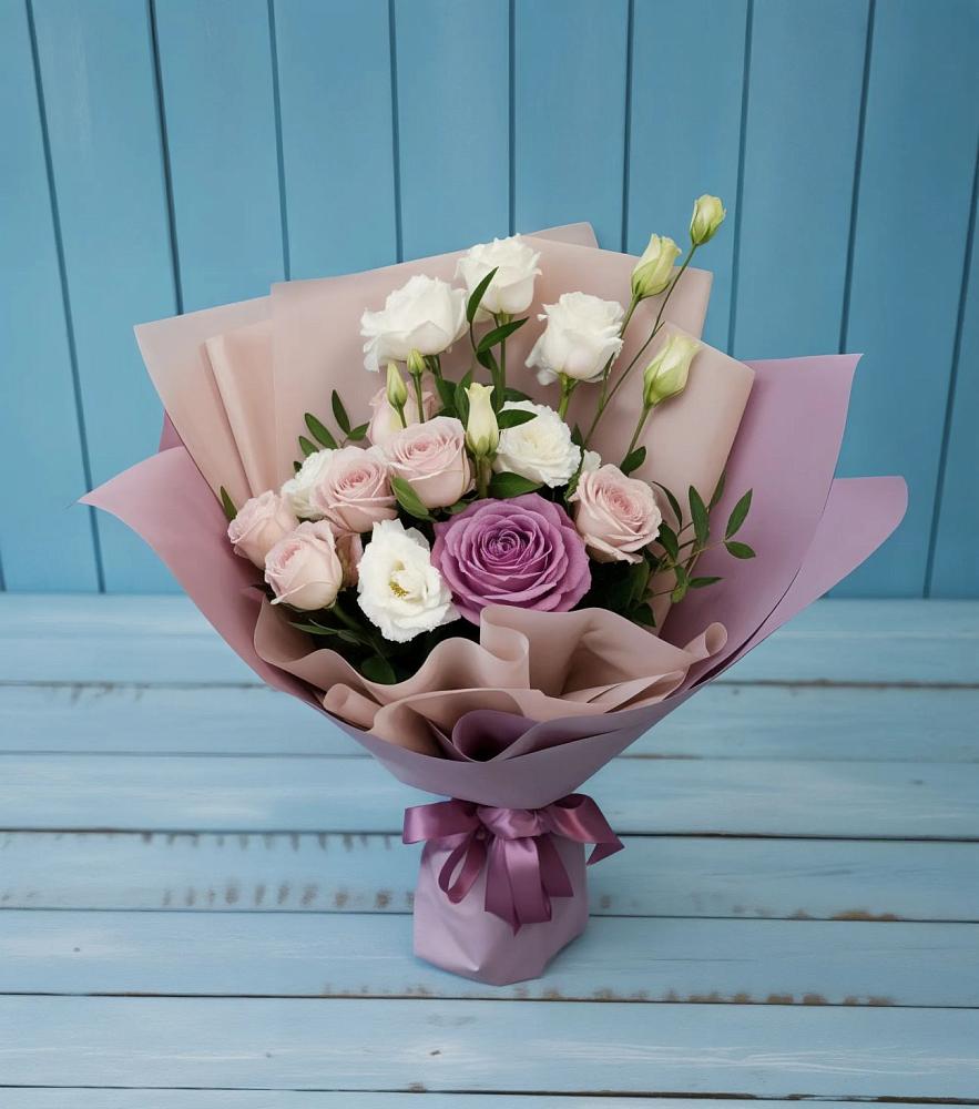 Букет цветов из: Розы и Лизиантусы в Зырянском